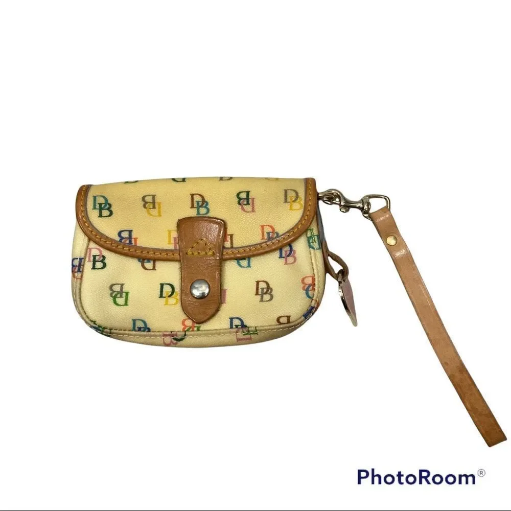 Vintage Logo Dooney And Bourke Wallet‎ Wristlet in Fantastic Condition